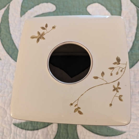 Belk Ceramic Tissue Box Cover with Bird Motif - Picture 3 of 6